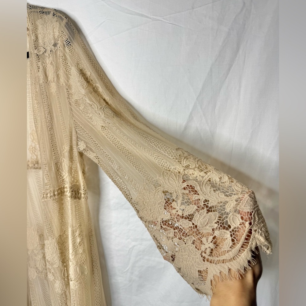Miss Chievous Lace Beige Robe - Picture 4 of 7